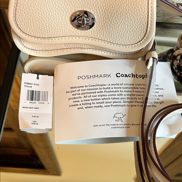 Coachtopia Ivory Leather Crossbody Bag - Picture 3 of 11